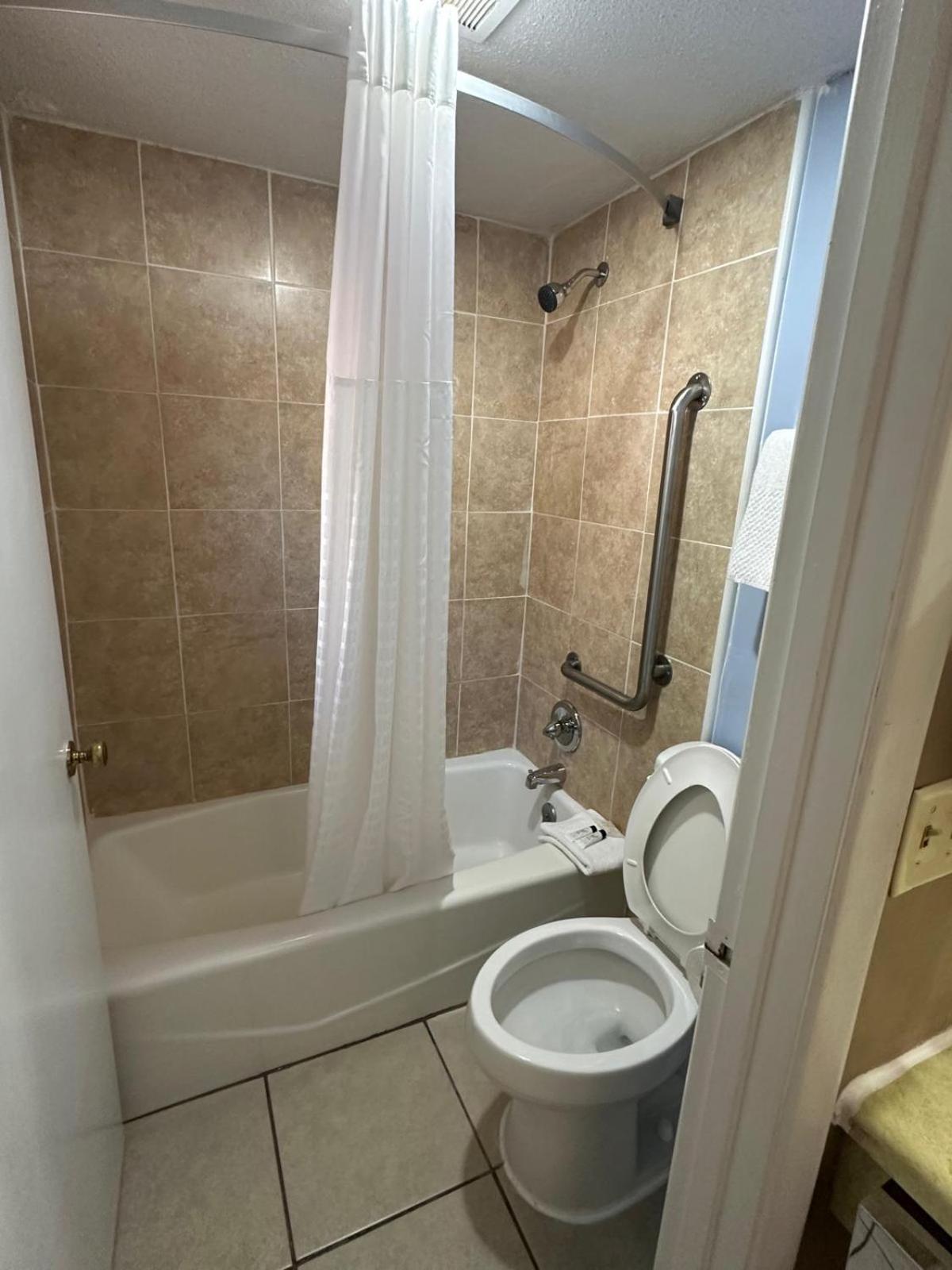 Americas Value Hotel 3*